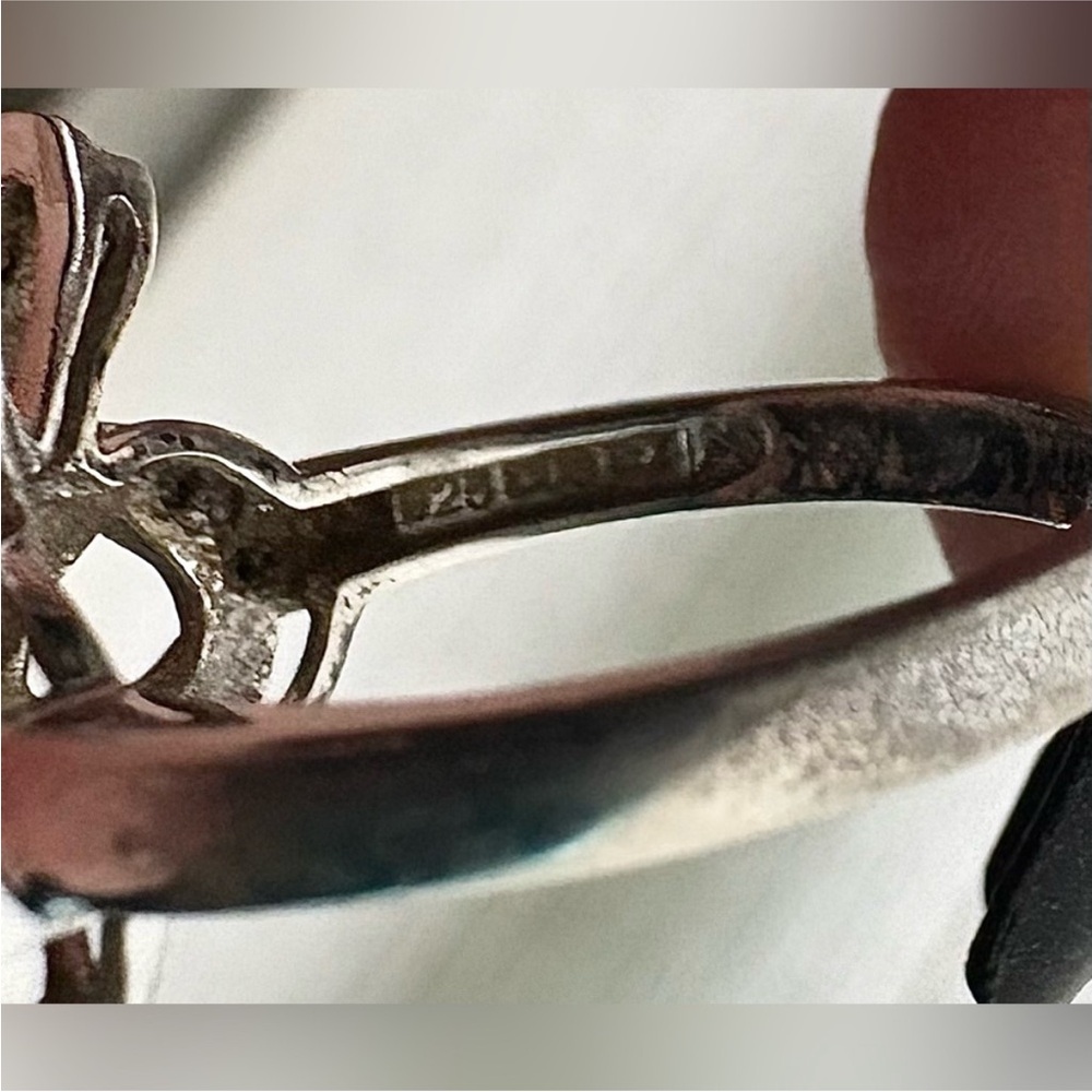 Adorable Sterling Silver Bow Ring. - Picture 5 of 6